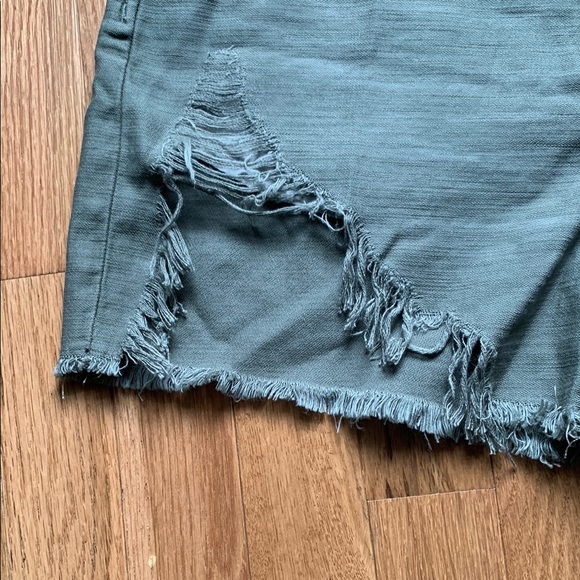 American Eagle, Olive Green Distressed Women Shorts - Picture 9 of 15